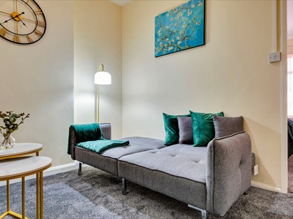 1 Bed Flat, Station Road, UB3