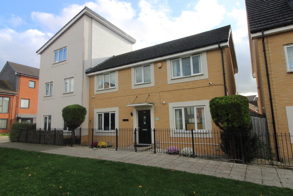 3 Bed Semi-Detached House, Longships Way, RG2, N1 7GU