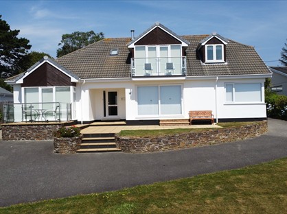 3 Bed Detached House, Sea Road, PL25