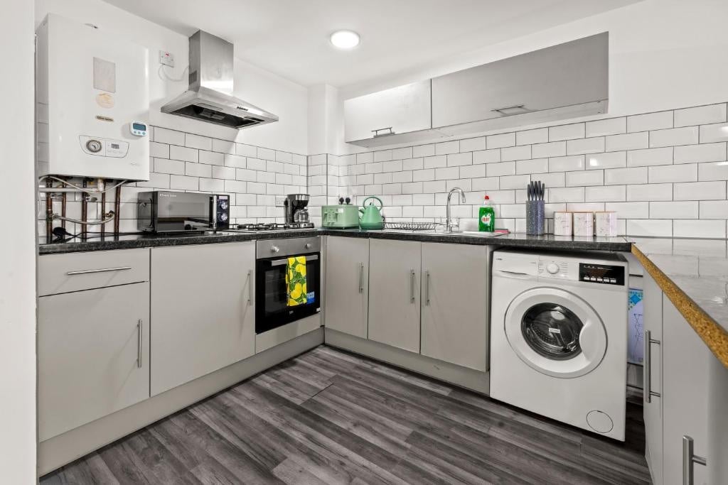 Additional image 2 of 2 Bed Flat, Manor House Lane, BS14, N1 7GU