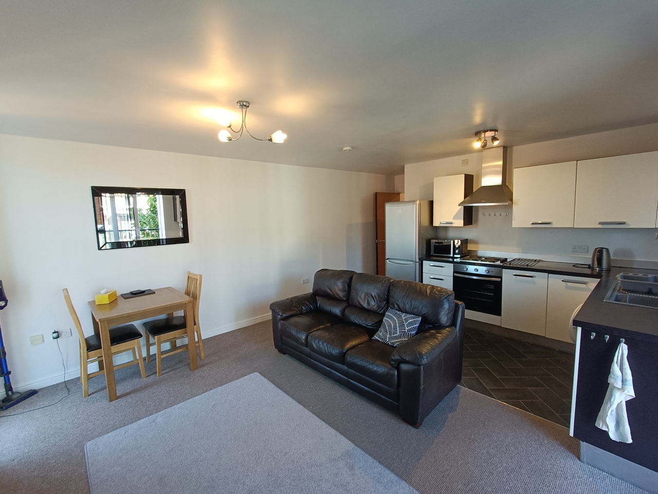 1 Bed Flat, Edmund House, S2 photo 3