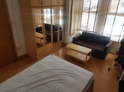 Room in a Shared House, Wanstead Park Road, IG1
