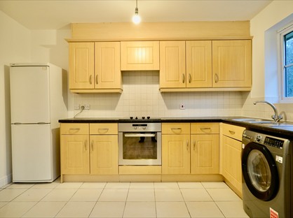 3 Bed Flat, Beechwood Park, HD6