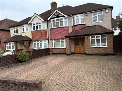 4 Bed Semi-Detached House, The Avenue, BR4