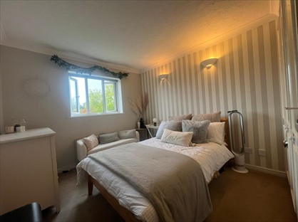 1 Bed Flat, Rembrandt Court, KT19