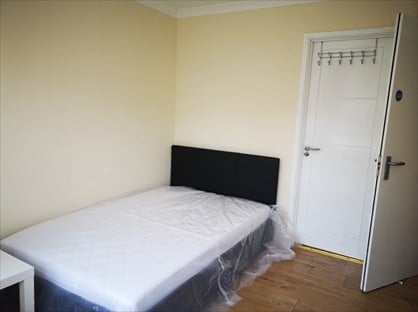 Room in a Shared House, Charlton Station, SE7