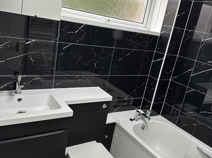 3 Bed Terraced House, Venice Court, SP10