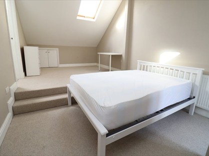 Room in a Shared House, Shakespeare Road, W3