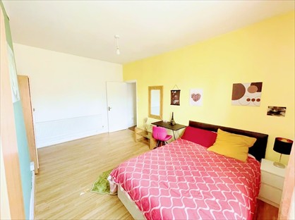 Room in a Shared House, London, W9