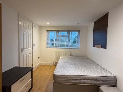 Studio Flat, Willoughby Road, SL3