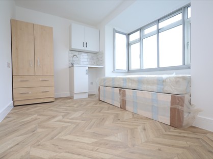 Studio Flat, Charlton Road, TW17