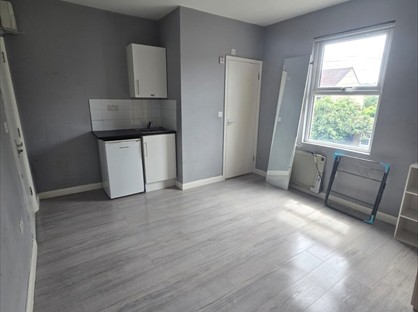 Studio Flat, Marmadon Road, SE18