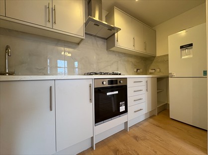 2 Bed Flat, High Road, N12