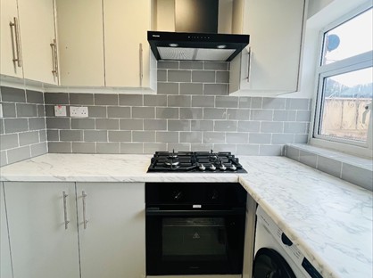 2 Bed Terraced House, Commonside East, CR4