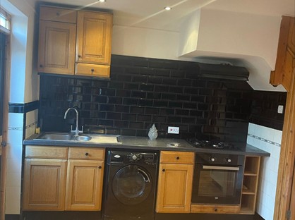 Room in a Shared House, Ilfracombe Gardens, RM6