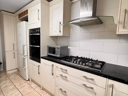 Room in a Shared House, Douglas Close, SM6