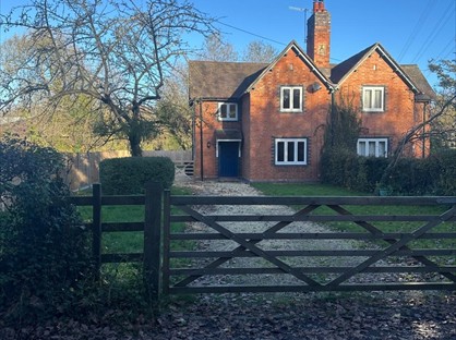 3 Bed Semi-Detached House, Swinesherd Cottage, WR5