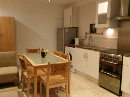 1 Bed Flat, Battersea Bridge Road, SW11