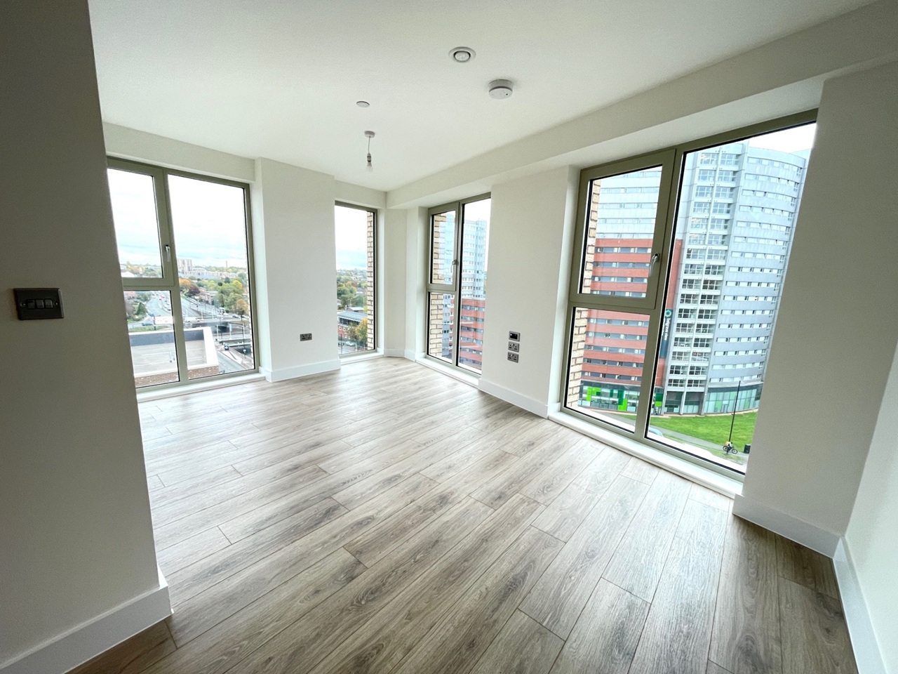 1 Bed Flat, Boulevard Plaza, B5 photo 4
