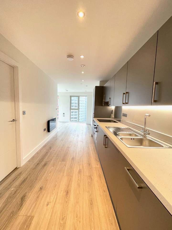 1 Bed Flat, Boulevard Plaza, B5 photo 3