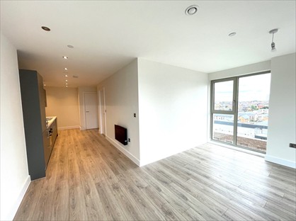 1 Bed Flat, Boulevard Plaza, B5