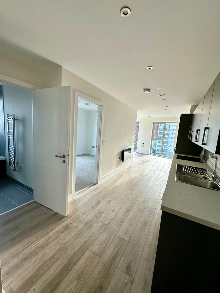 1 Bed Flat, Boulevard Plaza, B5 photo 2