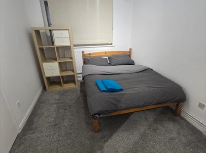 Room in a Shared Flat, Clarence Lane, SW15