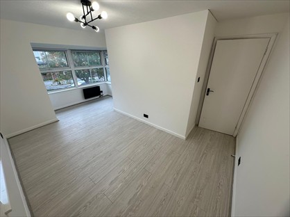 Studio Flat, Granville Gardens, SW16