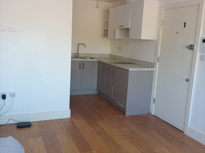 Studio Flat, Romford, RM1