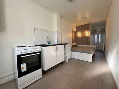 Studio Flat, Perryman Way, SL2