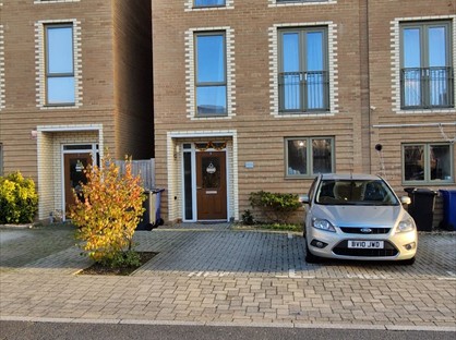 4 Bed Terraced House, Edgecumbe Avenue, NW9