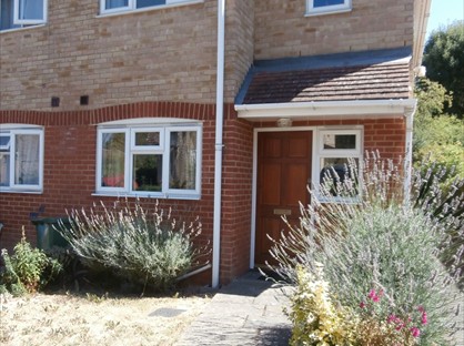 3 Bed Semi-Detached House, Hillrise, GU2