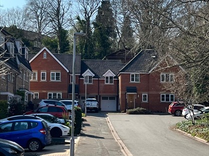 5 Bed Terraced House, Knighton Close, RG4