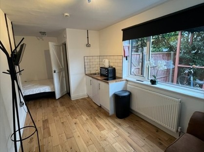 Studio Flat, St Johns Road, BH5