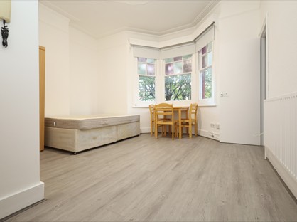 Studio Flat, Ferme Park Road, N8