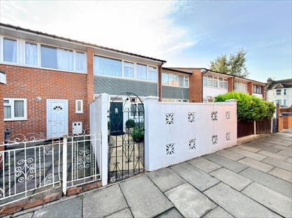 4 Bed End Terrace, Swindon Close, IG3
