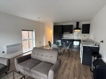 2 Bed Flat, Park Terrace, L22