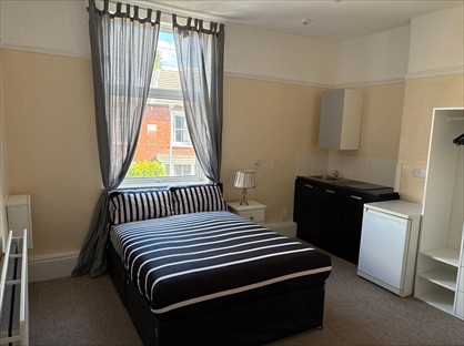 Studio Flat, Merridale Crescent, WV3