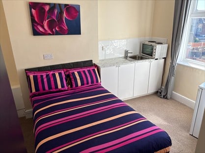 Studio Flat, Merridale Crescent, WV3