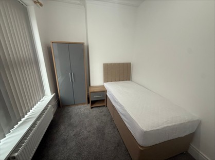 Room in a Shared House, Westover Street, LA4