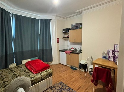 Studio Flat, Station Road, N3