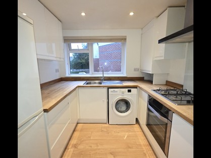 2 Bed Flat, Highmoor, HP7
