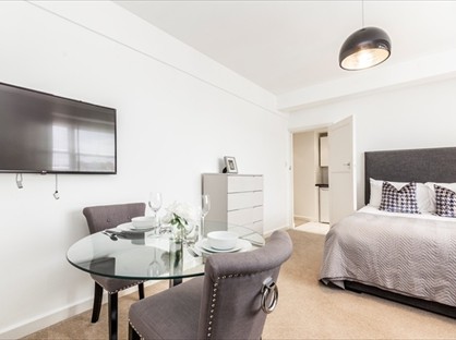 Studio Flat, Hill Street, W1J