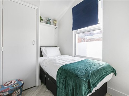 Room in a Shared Flat, Cambridge Road, KT3