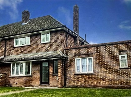 5 Bed Semi-Detached House, Spring Rise, TW20