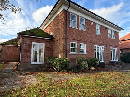 5 Bed Detached House, Queens Acre, SL4