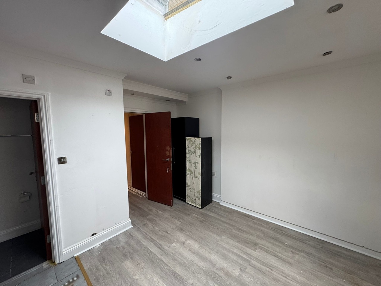 london-studio-flat-brookhill-road-se18-to-rent-now-for-1-200-00-p-m