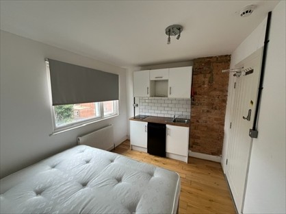 Studio Flat, St Johns Road, BH5