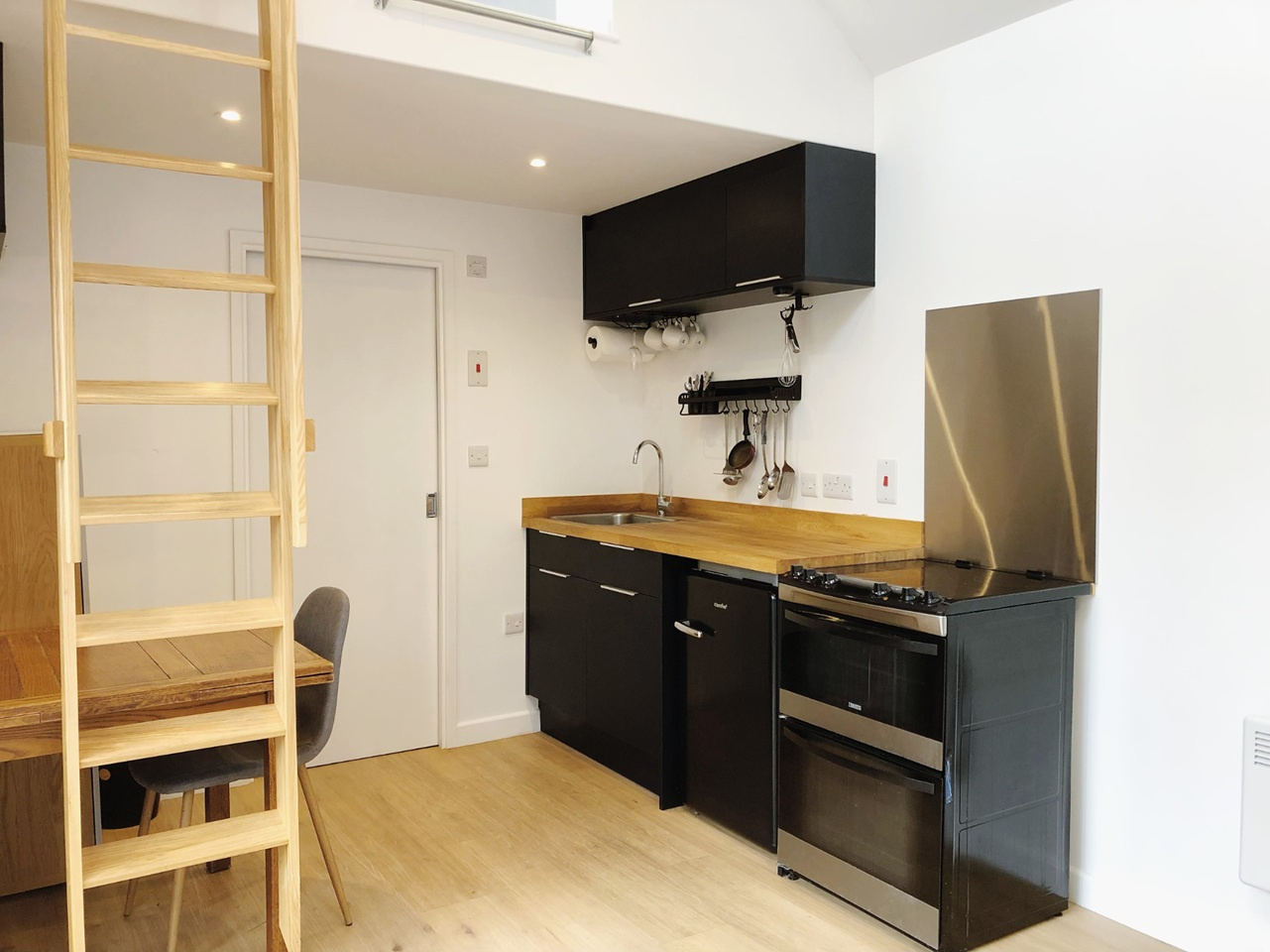 Studio Flat, Melrose Road, SO15 photo 5