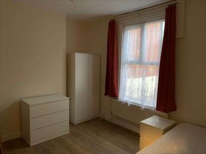 Room in a Shared House, North Road, GU21